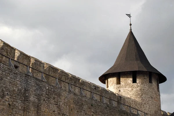 Ένα Παλιό Μεσαιωνικό Φρούριο Πέτρινο Τοίχο Και Στοιχεία Του Φρουρίου — Φωτογραφία Αρχείου