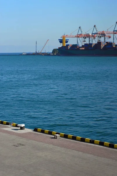 Puerto Odessa Odessa Ucrania Grúas Barcos Puerto Sobre Fondo Cielo — Foto de Stock