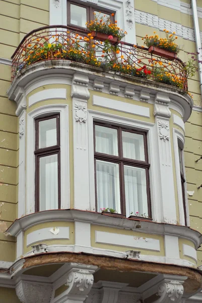 Chernivtsi Ucrânia Europa Prédio Com Varandas Janelas Elemento Arquitetura — Fotografia de Stock