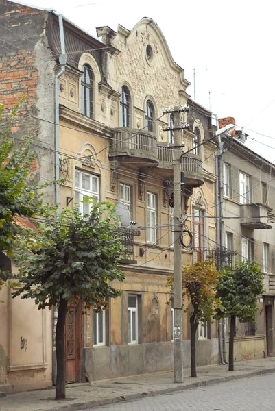 Chernivtsi Ukrayna Avrupa Mimarisi Öğesi Balkon Pencerelerin Bulunduğu Bina — Stok fotoğraf