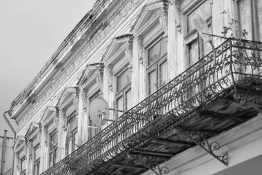 Botosani, Romanya. Avrupa. Mimarisi öğesi. Gökyüzü arka planda Bina. 