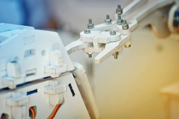 Robotica Wordt Gemaakt Door Kinderen Een Wetenschappelijke Tentoonstelling Multi Gekleurde — Stockfoto