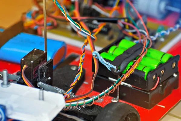 Électronique Robotique Fabrication Artisanale Les Microcircuits Les Fils Colorés Rapprochent — Photo