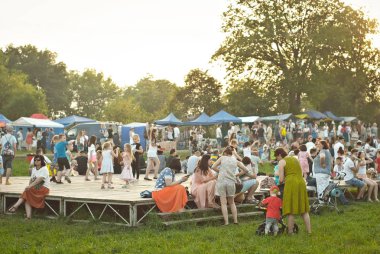 16 Ağustos 2019. Chernivtsi, Ukrayna. Gençlik, müzikal etno festivali 