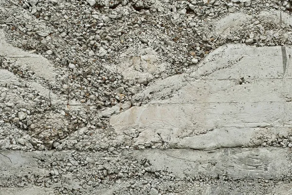 砂利が付いているコンクリートの壁 家の灰色の基礎 — ストック写真
