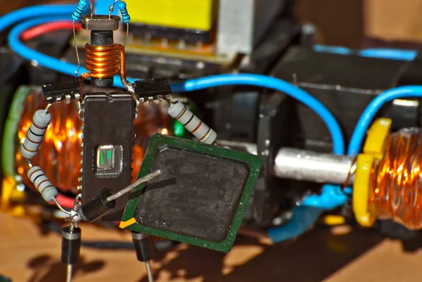 Électronique Robotique Fabrication Artisanale Les Microcircuits Les Fils Colorés Rapprochent — Photo