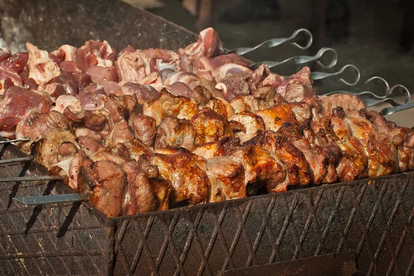 Tagliare Pezzi Carne Alla Griglia Barbecue Festival Formaggio Vitello Arrosto — Foto Stock