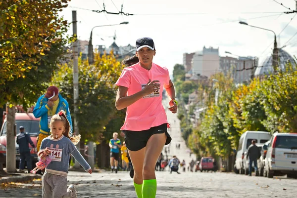 Tjernivtsi Ukraina September 2019 Löpare Som Deltar Bukovina Mile Välgörenhet — Stockfoto