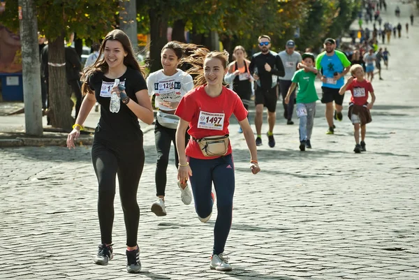 Tjernivtsi Ukraina September 2019 Löpare Som Deltar Bukovina Mile Välgörenhet — Stockfoto