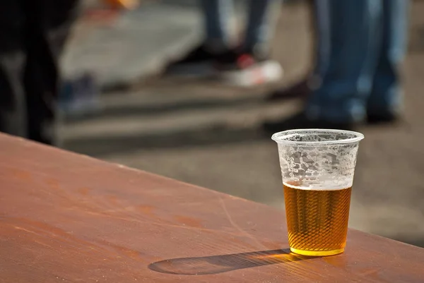 Beer Plastic Glass Close Alcoholic Beverage Festival Glass Old Wooden — Stock Photo, Image