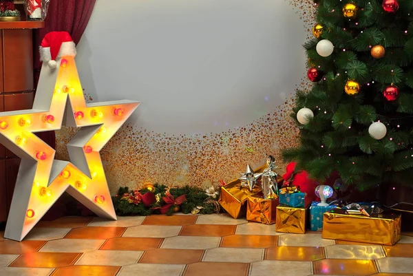 Presentes Natal Perto Árvore Natal Férias Zona Fotográfica Com Decorações — Fotografia de Stock