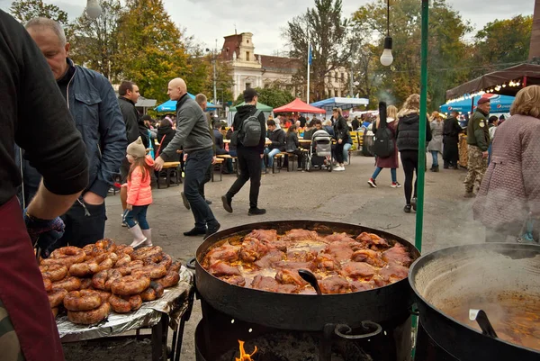 Ukrainisch Tscherniwzi Oktober 2019 Stadtfest Pommes Den Kohlen Grillen Hintergrund — Stockfoto