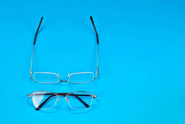 Diferentes Tipos Gafas Sobre Fondo Azul Cerca Gafas Con Marcos — Foto de Stock