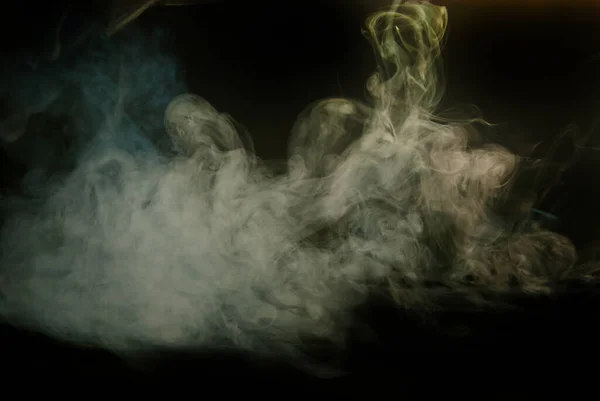 Fumo Bianco Sfondo Nero Fumo Colorato Con Una Sfumatura Blu — Foto Stock