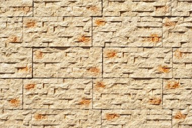 Tuğla duvar ve beton bloklar. Sıraya dizilmiş taş levha örnekleri.
