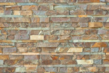 Tuğla duvar ve beton bloklar. Sıraya dizilmiş taş levha örnekleri.