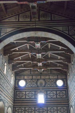 İtalya, Floransa - 30 Nisan 2017: görünümünü tavan ve duvar Basilica San Miniato al Monte üzerinde 30 Nisan 2017, Toskana, İtalya.