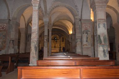 İtalya, Verona - 08 Aralık 2017: iç görünüm alt kilise San Fermo Maggiore üzerinde 08 Aralık 2017, Verona Veneto, İtalya.