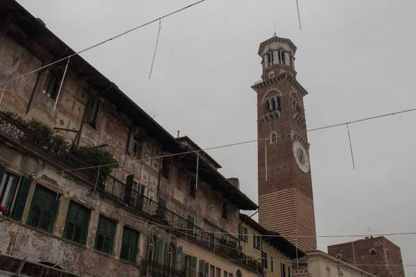 Itálie Verona Prosinec 2017 Pohled Mazzanti Domy Torre Dei Lamberty — Stock fotografie