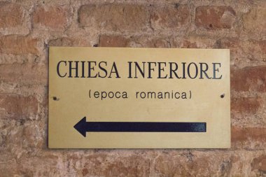 Tabelasını girişinde alt kilise San Fermo Maggiore Verona, Veneto, İtalya.