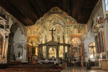 İç görünüm üst kilise San Fermo Maggiore, Verona, İtalya.