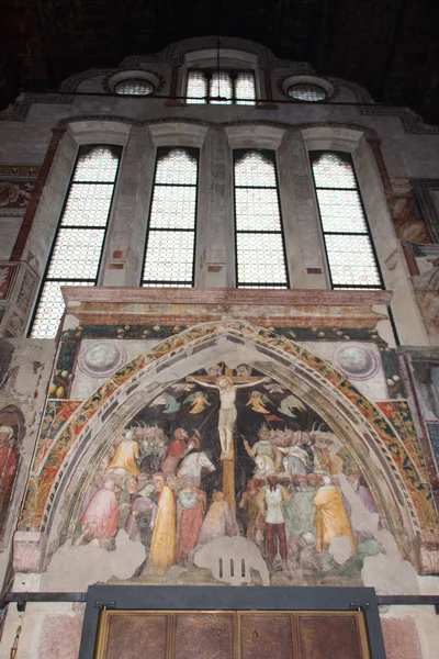 Vista interna da igreja superior San Fermo Maggiore, Verona, Itália . — Fotografia de Stock