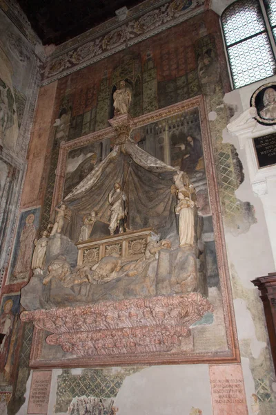 O Mausoléu Brenzoni na igreja superior San Fermo Maggiore, Verona, Itália . — Fotografia de Stock