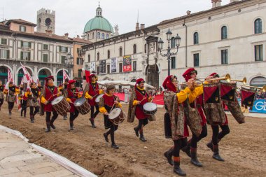 Geleneksel geçit töreninde Caterina Cornaro festivaller şehre, Brescia, Lombardiya, İtalya Ortaçağ Festivali geliyor.
