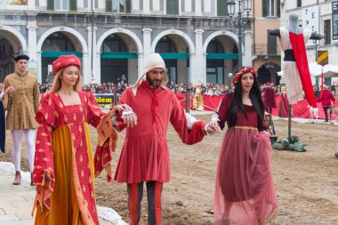 Geleneksel geçit töreninde Caterina Cornaro festivaller şehre, Brescia, Lombardiya, İtalya Ortaçağ Festivali geliyor.