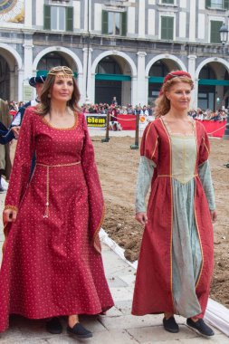 Geleneksel geçit töreninde Caterina Cornaro festivaller şehre, Brescia, Lombardiya, İtalya Ortaçağ Festivali geliyor.