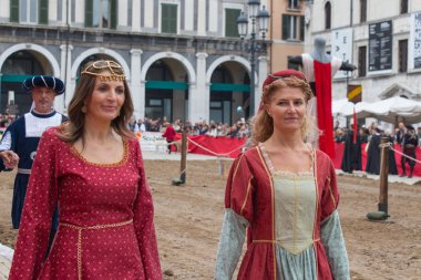 Geleneksel geçit töreninde Caterina Cornaro festivaller şehre, Brescia, Lombardiya, İtalya Ortaçağ Festivali geliyor.