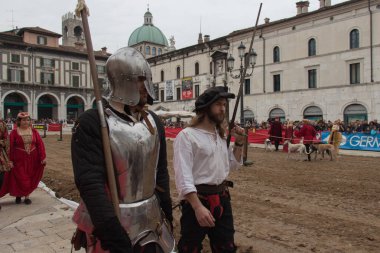 Geleneksel geçit töreninde Caterina Cornaro festivaller şehre, Brescia, Lombardiya, İtalya Ortaçağ Festivali geliyor.