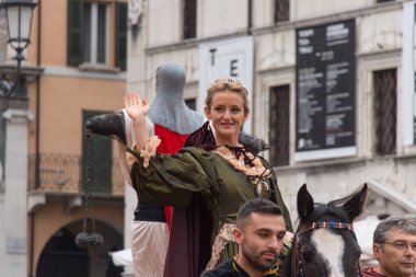 Geleneksel geçit töreninde Caterina Cornaro festivaller şehre, Brescia, Lombardiya, İtalya Ortaçağ Festivali geliyor.