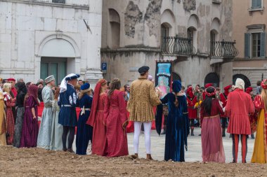 Geleneksel geçit töreninde Caterina Cornaro festivaller şehre, Brescia, Lombardiya, İtalya Ortaçağ Festivali geliyor.