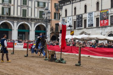 Geleneksel şövalye turnuva Caterina Cornaro kutlamaları, şehre, Brescia, Lombardiya, İtalya Ortaçağ Festivali geliyor.