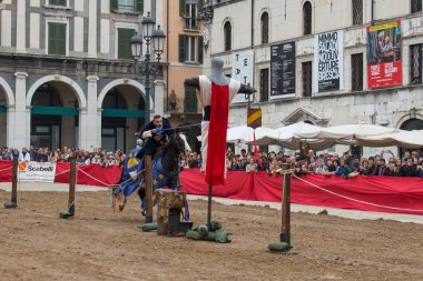 Geleneksel şövalye turnuva Caterina Cornaro kutlamaları, şehre, Brescia, Lombardiya, İtalya Ortaçağ Festivali geliyor.