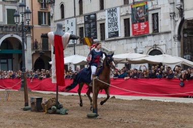Geleneksel şövalye turnuva Caterina Cornaro kutlamaları, şehre, Brescia, Lombardiya, İtalya Ortaçağ Festivali geliyor.