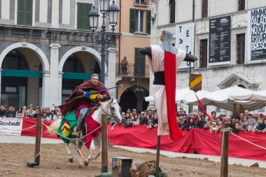 Geleneksel şövalye turnuva Caterina Cornaro kutlamaları, şehre, Brescia, Lombardiya, İtalya Ortaçağ Festivali geliyor.