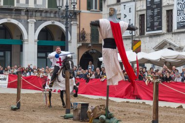 Geleneksel şövalye turnuva Caterina Cornaro kutlamaları, şehre, Brescia, Lombardiya, İtalya Ortaçağ Festivali geliyor.