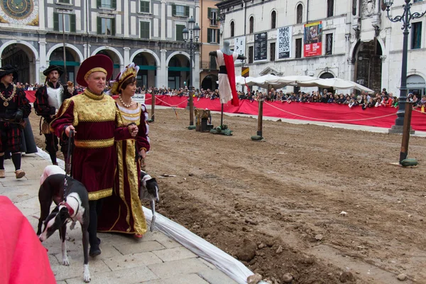 Традиційні параду на урочистостях Caterina Корнаро приходить в місто, середньовічний фестиваль Брешія, Ломбардія, Італія. — стокове фото