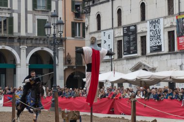 Geleneksel şövalye turnuva Caterina Cornaro kutlamaları, şehre, Brescia, Lombardiya, İtalya Ortaçağ Festivali geliyor.