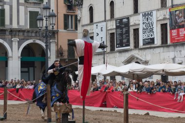 Geleneksel şövalye turnuva Caterina Cornaro kutlamaları, şehre, Brescia, Lombardiya, İtalya Ortaçağ Festivali geliyor.