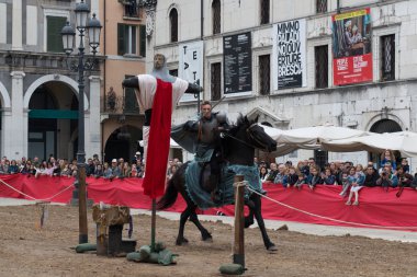Geleneksel şövalye turnuva Caterina Cornaro kutlamaları, şehre, Brescia, Lombardiya, İtalya Ortaçağ Festivali geliyor.
