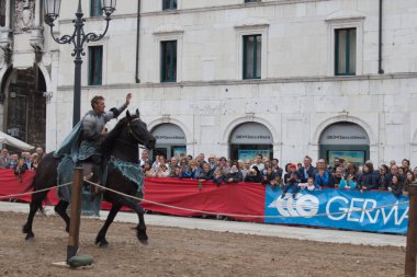 Geleneksel şövalye turnuva Caterina Cornaro kutlamaları, şehre, Brescia, Lombardiya, İtalya Ortaçağ Festivali geliyor.