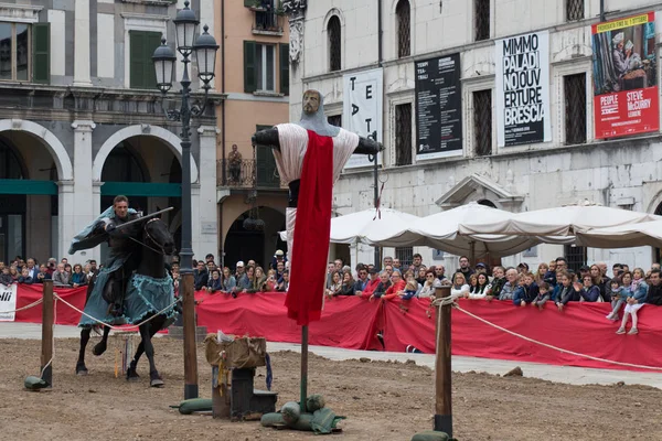Geleneksel şövalye turnuva Caterina Cornaro kutlamaları, şehre, Brescia, Lombardiya, İtalya Ortaçağ Festivali geliyor.