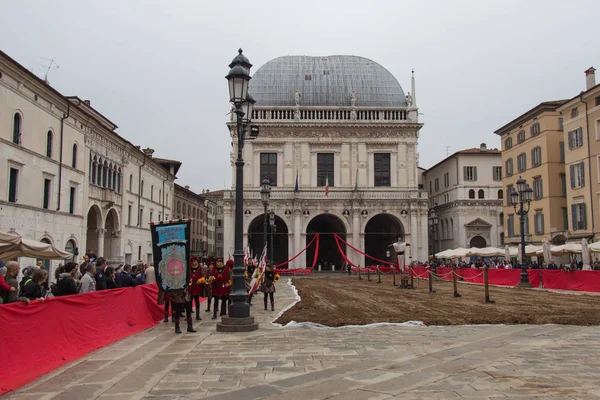Geleneksel geçit töreninde Caterina Cornaro festivaller şehre, Brescia, Lombardiya, İtalya Ortaçağ Festivali geliyor.