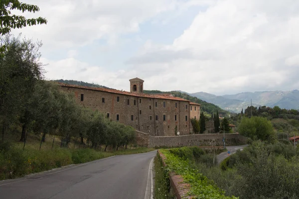 Exterior del convento e iglesia de Santa Maria a Ripa, Toscana, Italia . — Foto de Stock