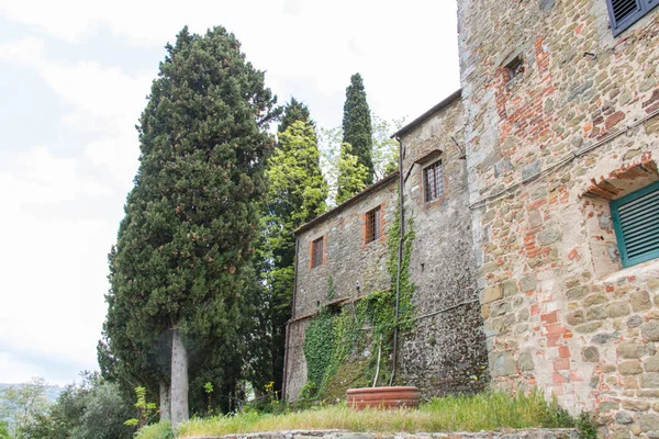 Fuori dall'antica fortezza di Montecatini Alto, Toscana, Italia . — Foto Stock