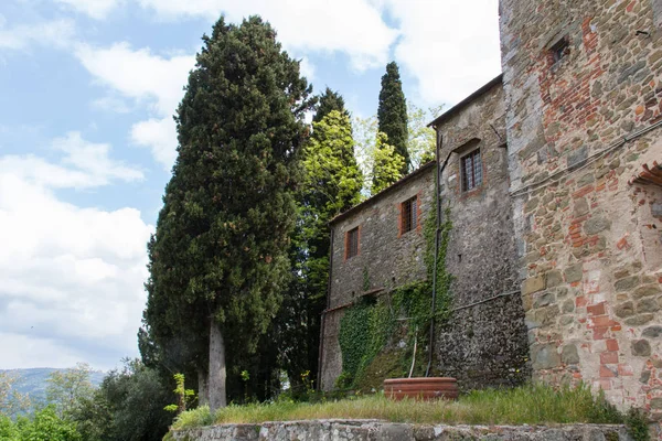 Fuori dall'antica fortezza di Montecatini Alto, Toscana, Italia . — Foto Stock