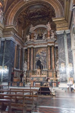 İsa ve Meryem Kilisesi'nin iç görünümü, Roma, İtalya.